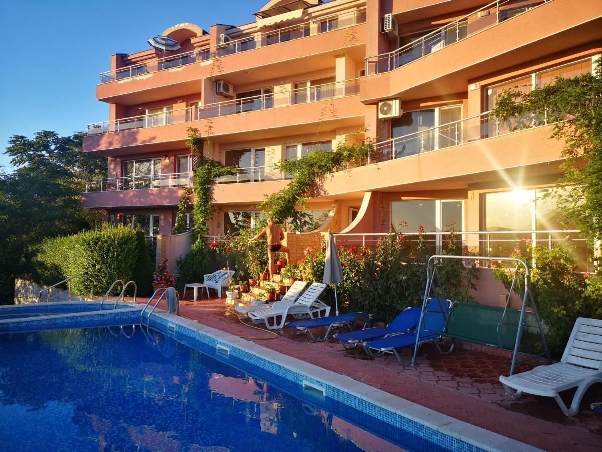 Apartamento Complex Karia IV Kavarna Exterior foto
