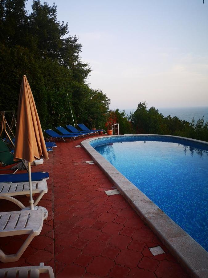 Apartamento Complex Karia IV Kavarna Exterior foto