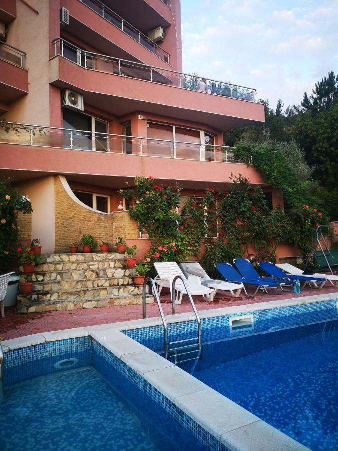 Apartamento Complex Karia IV Kavarna Exterior foto